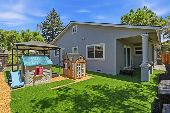 Building Photo - Wow! What a Great Home! Available Soon!