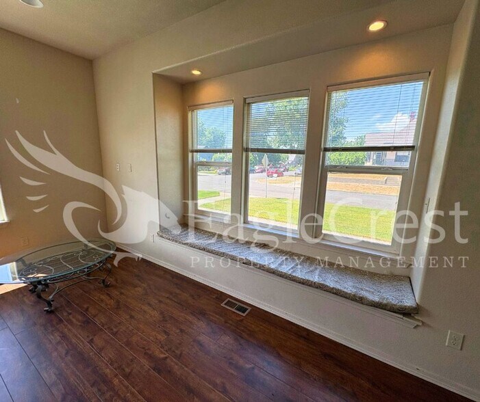 Building Photo - Spacious 3-Bedroom, 2-Bath Home on a Corner Lot-Students Encouraged To Apply