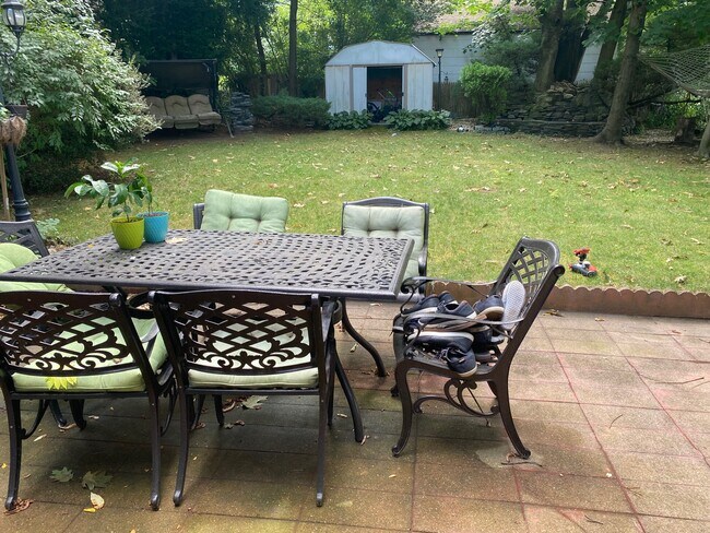 Building Photo - 58 Hicks Ln