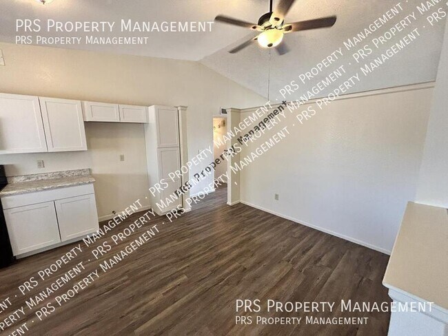 Building Photo - 3226 N Sycamore Pl