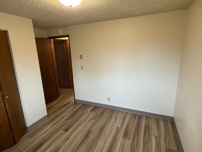 Building Photo - 2 Bedroom in Junction City