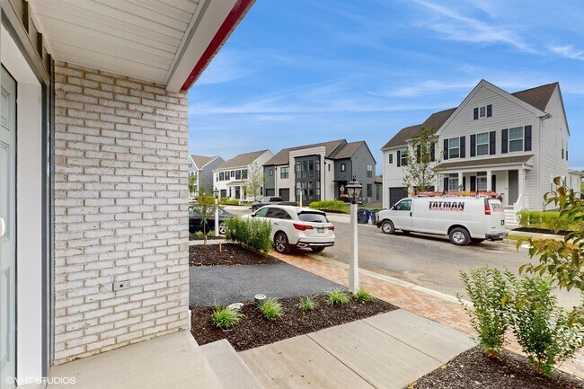 Building Photo - 314 E Lake St