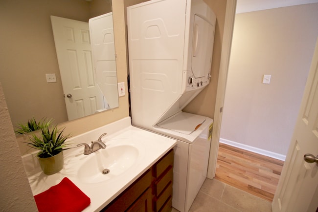 Interior Photo - Hemingway Heights - 3635-3645 Warwick Blvd