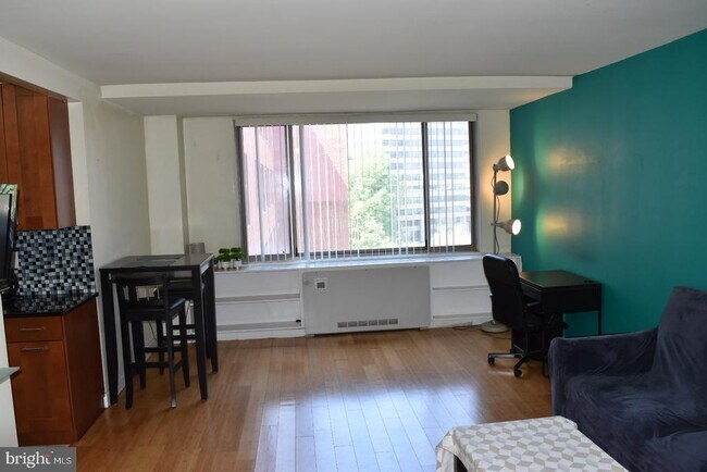 Building Photo - 1111 Arlington Blvd