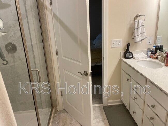 Building Photo - 245 White Oak Ridge Dr