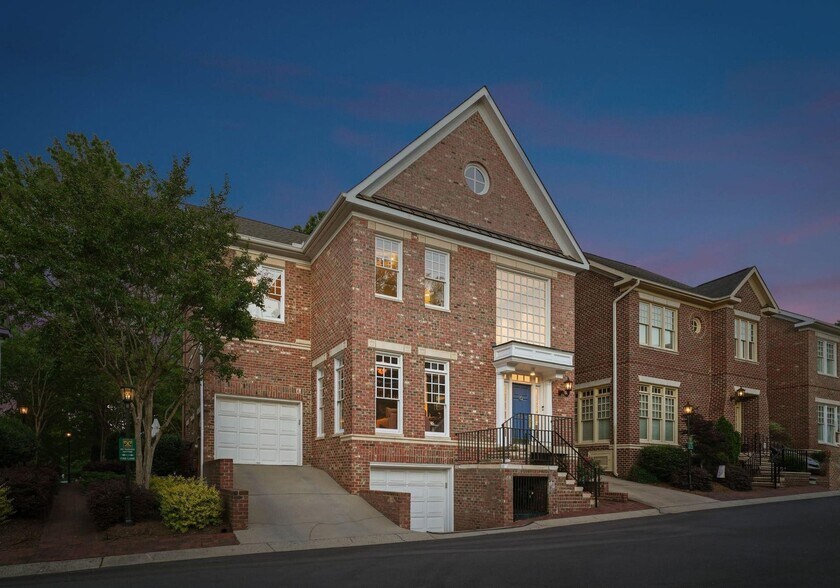 Building Photo - 1124 Dilworth Crescent Row