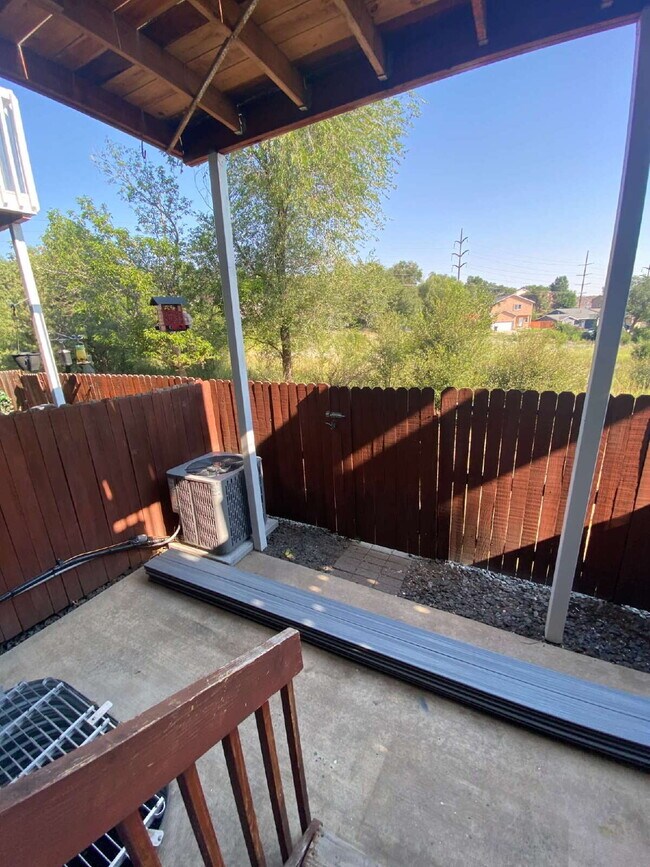 Building Photo - 3 bedroom townhouse - Plumtree