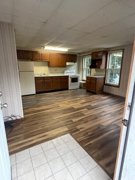 Building Photo - 420 Moore St