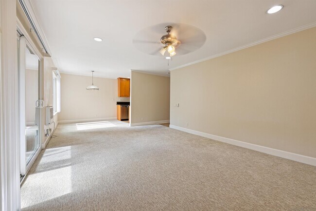 Building Photo - 8515 Villa La Jolla Dr