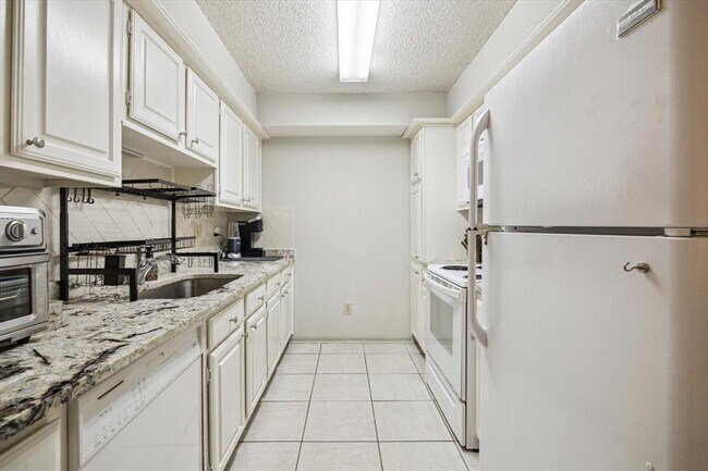 Building Photo - 1311 Antoine Dr