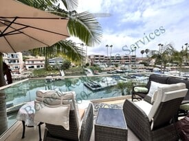 Building Photo - 4527 Cove Dr