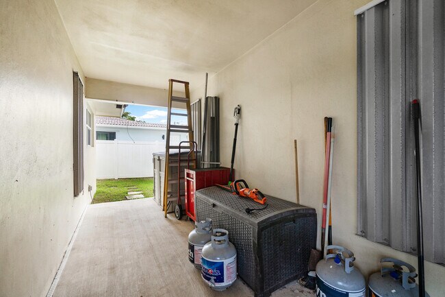 Building Photo - 2757 NE 29th Ave