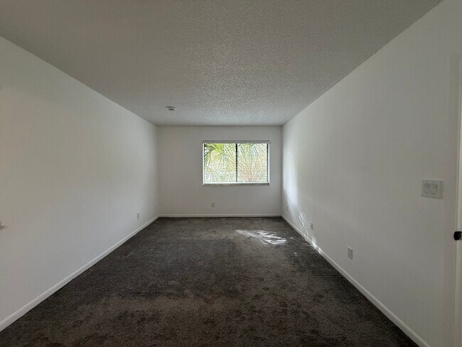 Building Photo - 844 NW Fork Rd