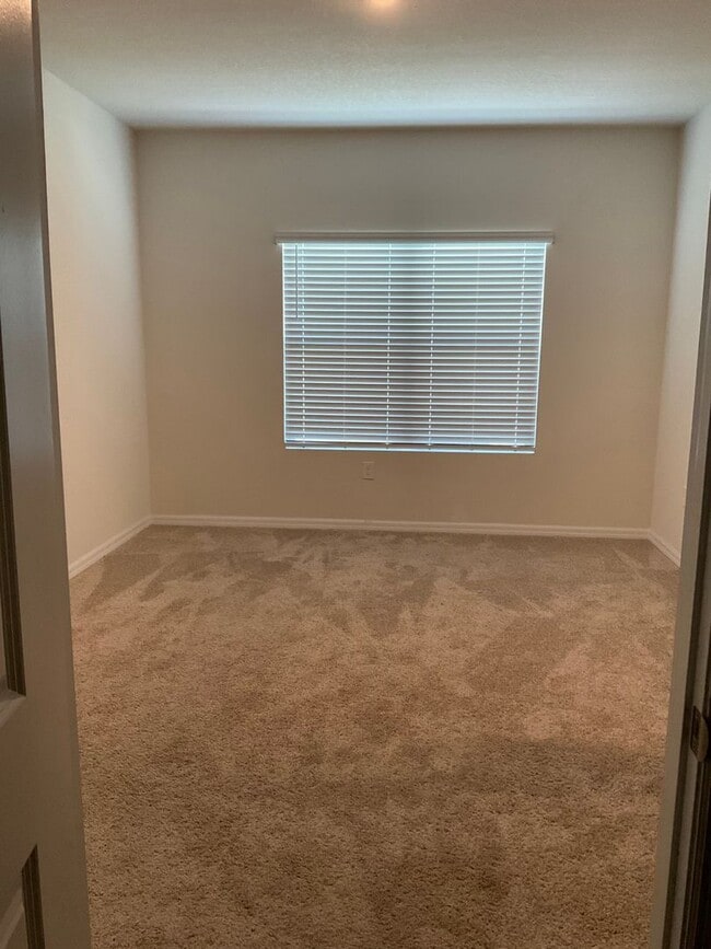 Building Photo - 4 BD/ 2BA in Chestnut Village