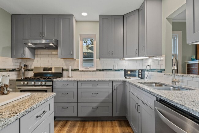 Building Photo - Marsh View Beaufort Home Available Now
