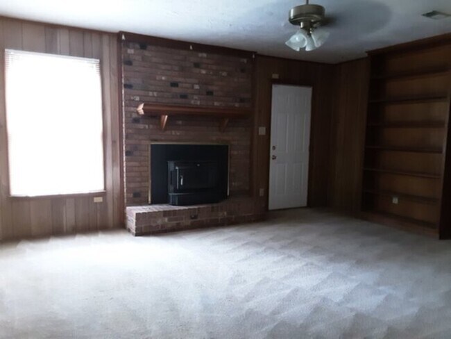 Building Photo - 6831 Buttermere Dr