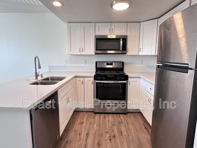 Building Photo - 1156 Cypress Ave