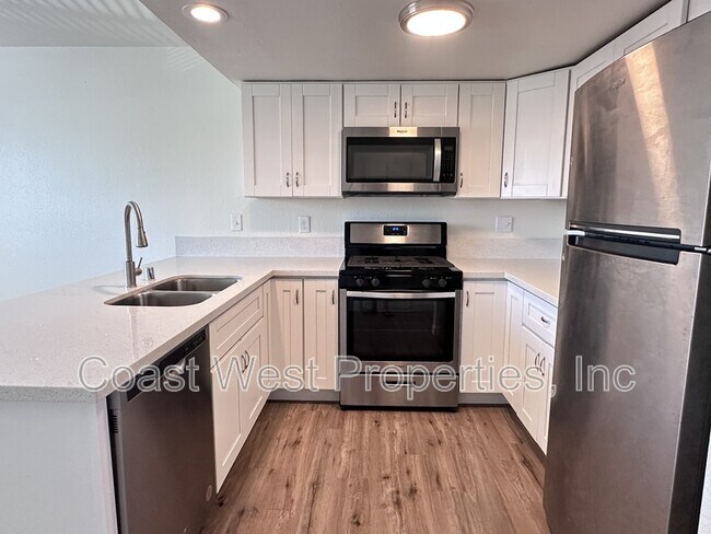 Building Photo - 1168 Cypress Ave