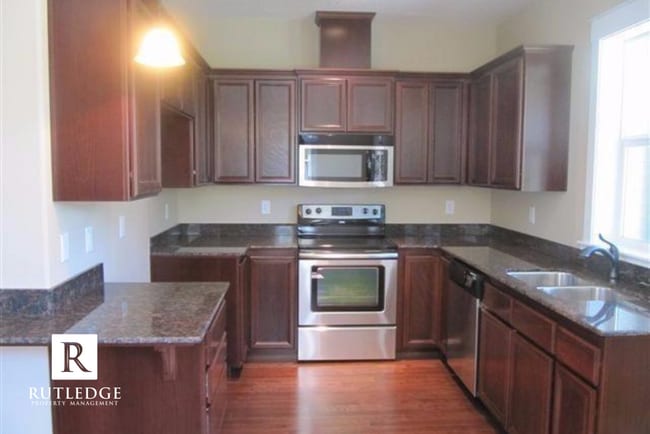 Building Photo - Gorgeous End Unit Townhome in The Heart of...