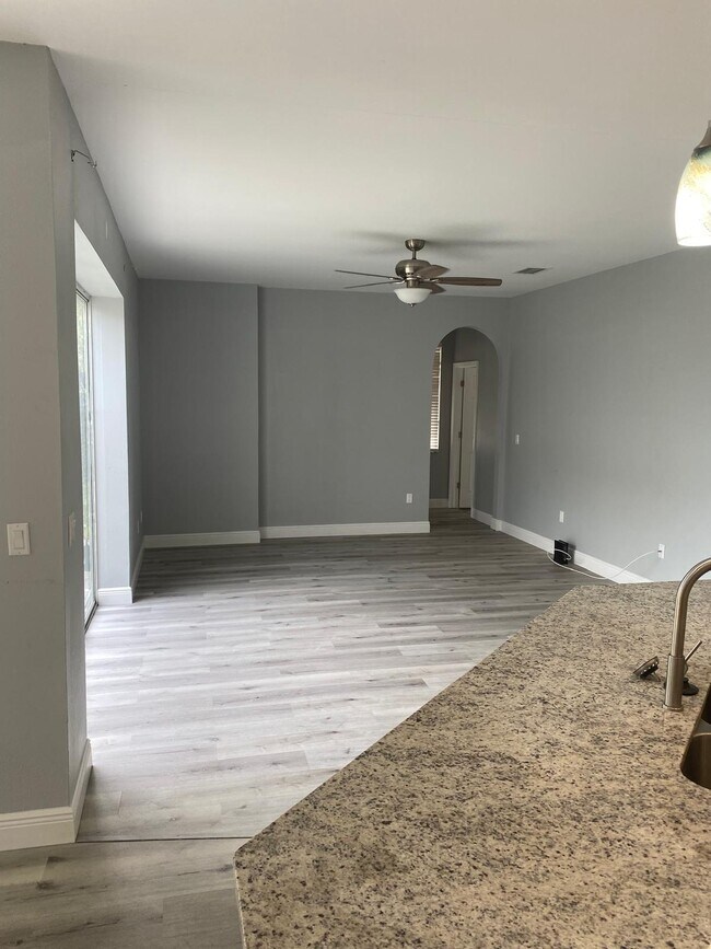 Building Photo - 1341 Flaxwood Ave