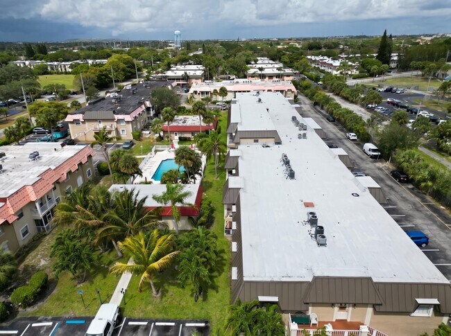 Building Photo - 495 SE 8th St