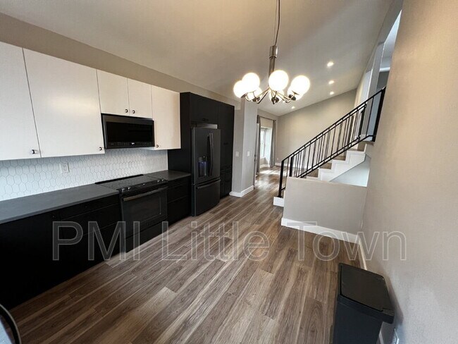 Building Photo - 8841 W Cooper Ave