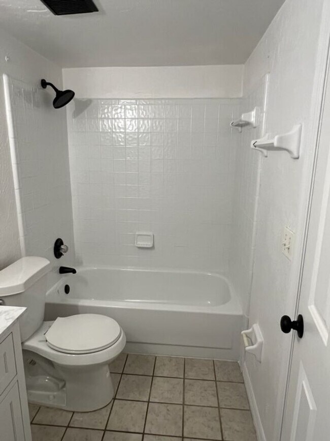 Building Photo - 5745 SW 10th Pl