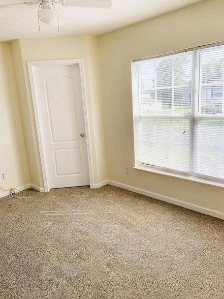 Building Photo - 903 Seven Oaks Blvd