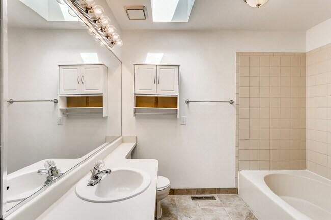 Master enSuite - 11610 E Cornell Cir