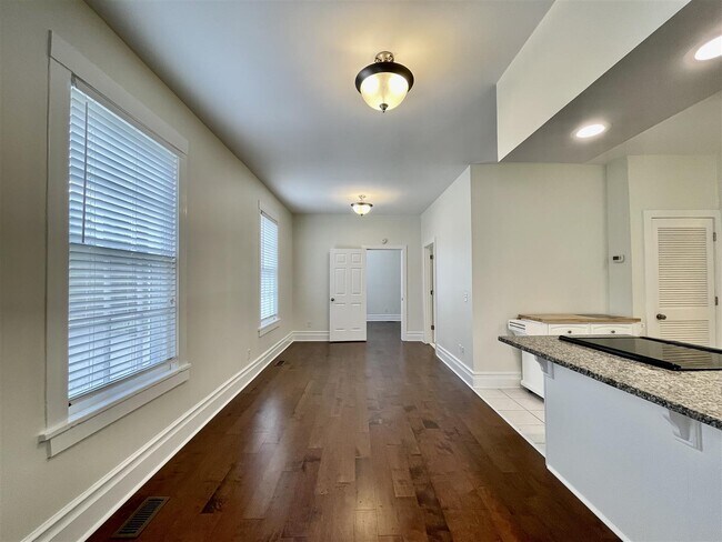 Building Photo - 160 Palmetto Rd