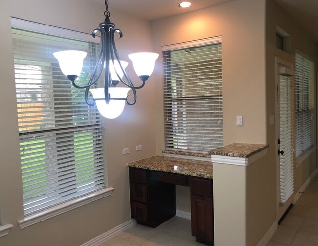 Building Photo - 11 Vershire Cir