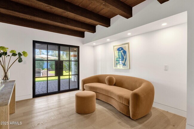 Building Photo - 6954 E Caballo Dr