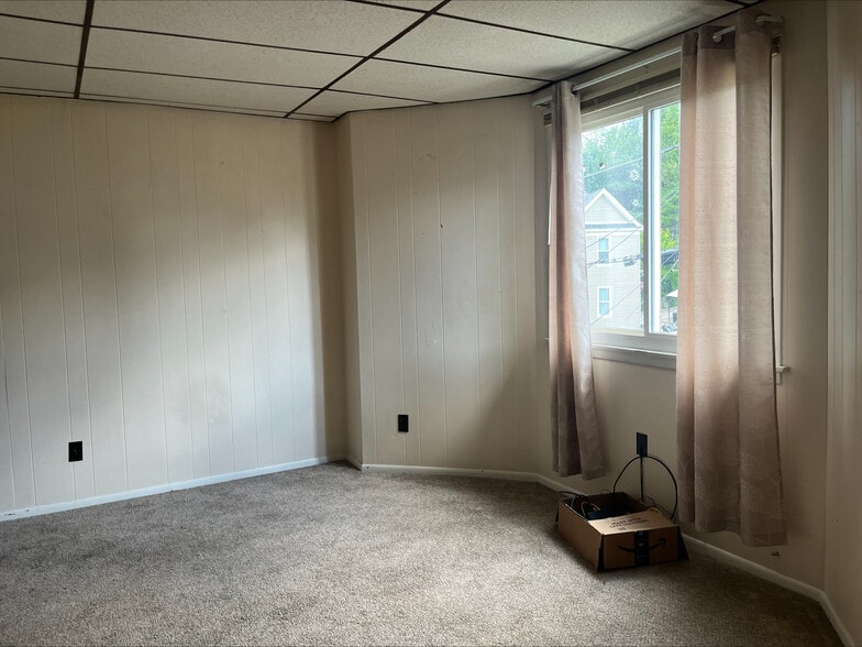 Living room - 334 Liberty St