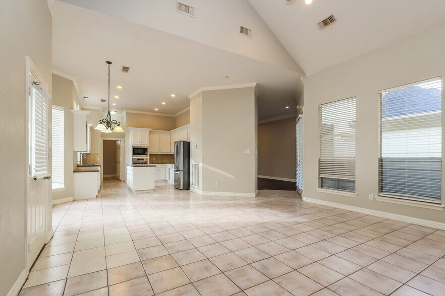 Building Photo - 5623 Evergreen Valley Dr