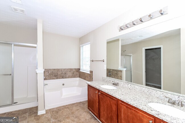 Building Photo - 3352 Hershey Dr