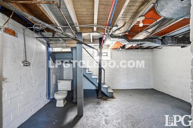 Building Photo - 3318 Stickney Ave