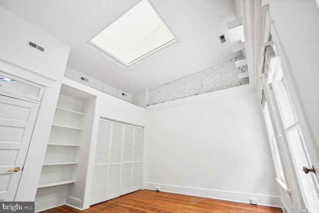 Building Photo - 1411 King St