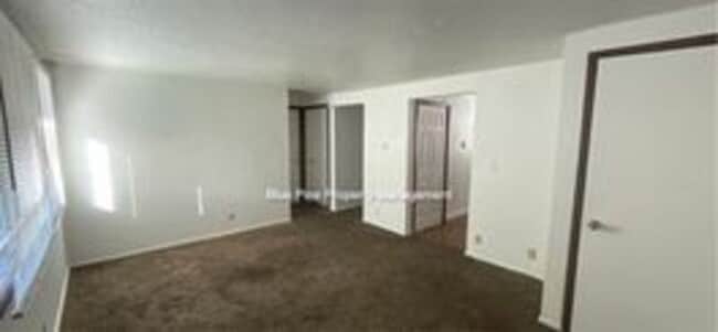 Building Photo - 450 H St