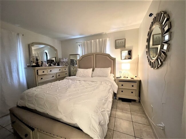 Building Photo - 17 Carey Ave