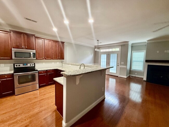 Building Photo - Two bedroom, 2.5 bath condo townhome in Bu...
