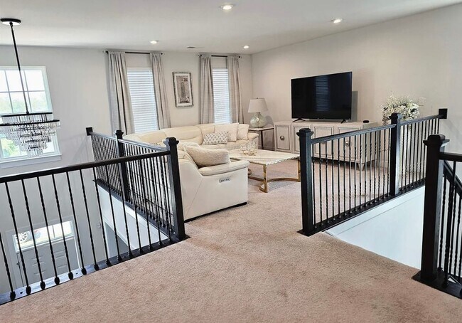 Building Photo - 3700 SF 4/4 Available Now!