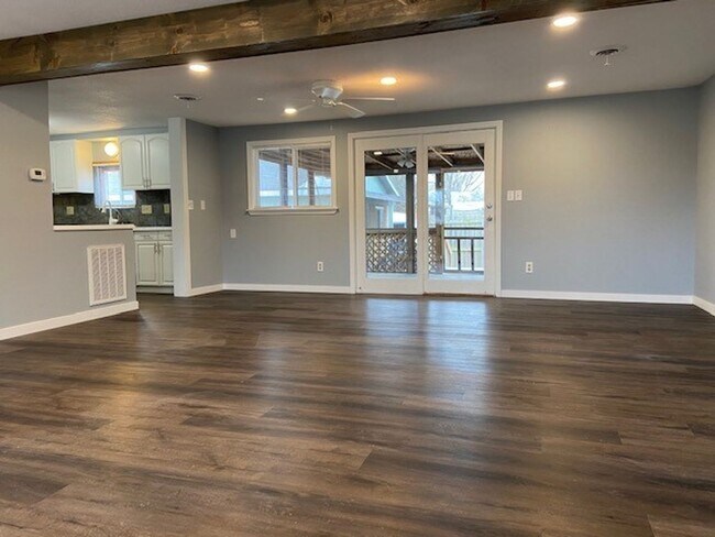 Building Photo - Single-Family Home in Hollister