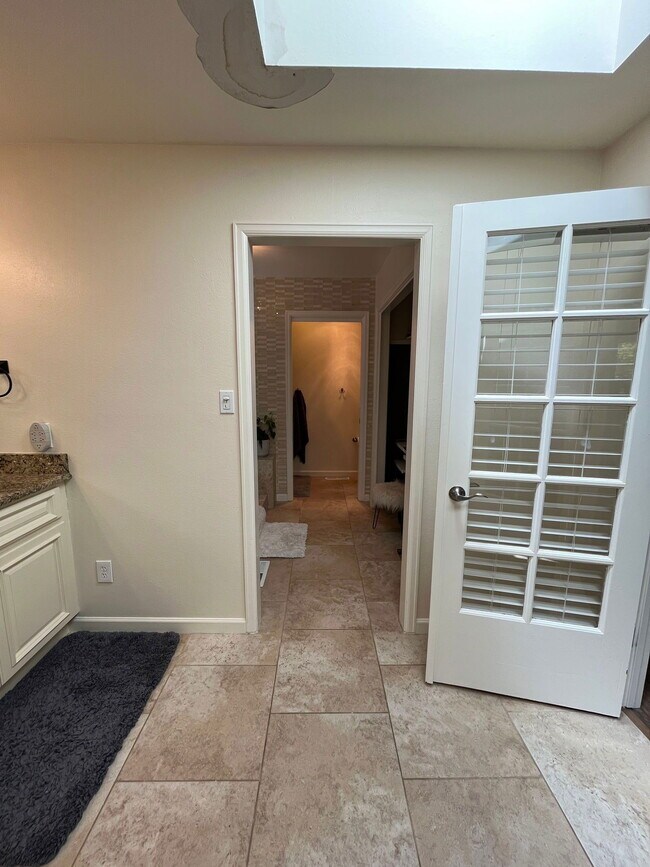 Building Photo - 10739 E Crestridge Cir