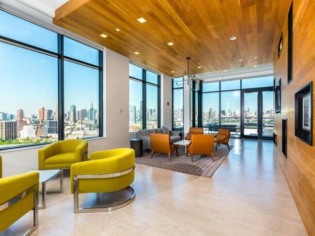 Building Photo - 2 bedroom in LONG ISLAND CITY NY 11101