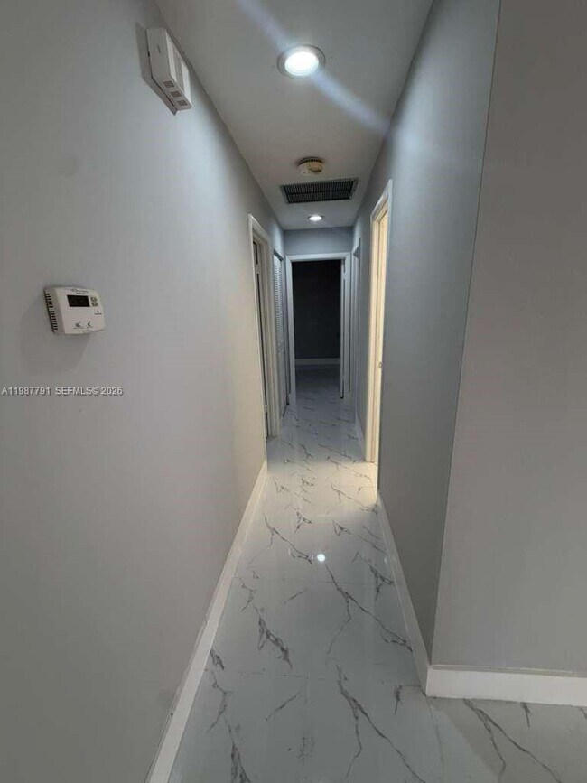 Building Photo - 4030 School Cir