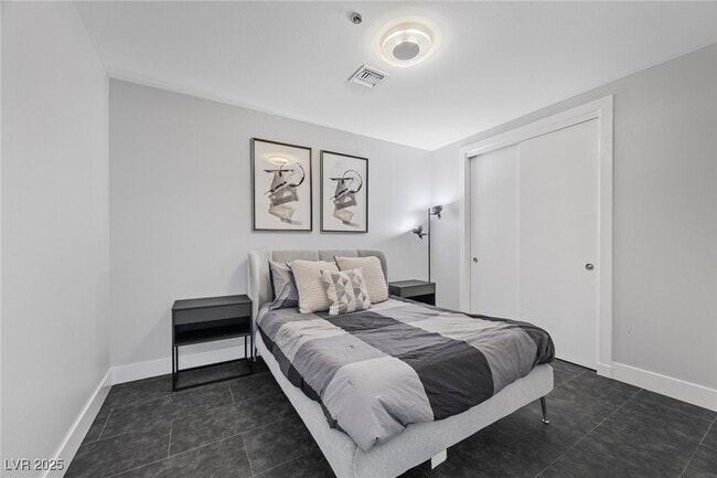 Building Photo - 4471 Dean Martin Dr
