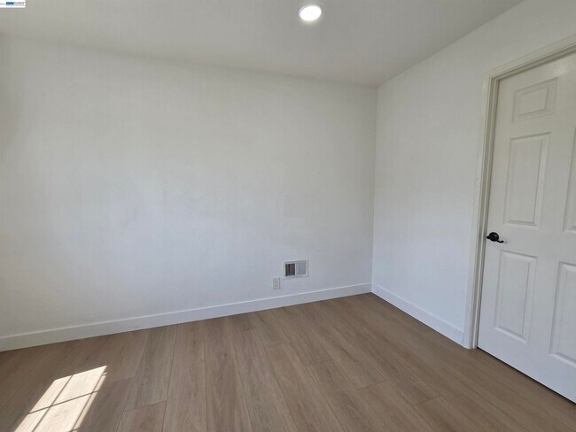 Building Photo - 47807 Masters Ct