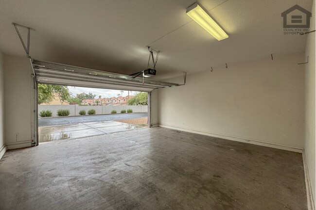 Building Photo - 3721 E Kerry Ln