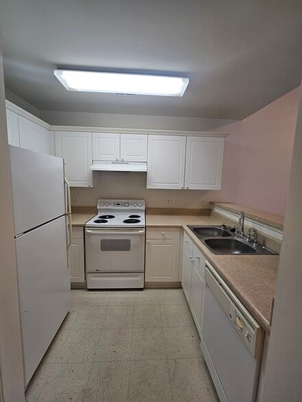 Building Photo - 4212 Winding Branches Dr