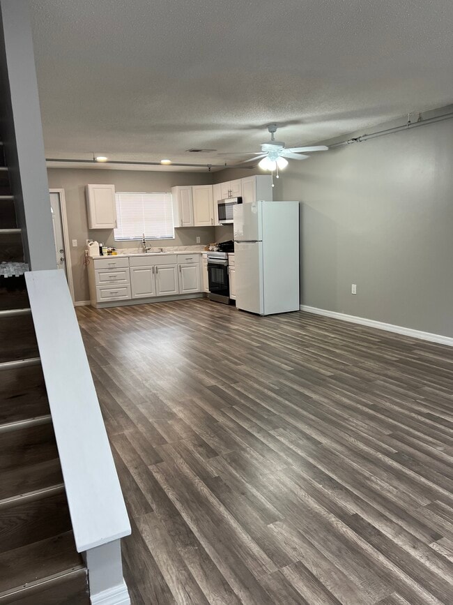 Building Photo - 1404 Montana Ave